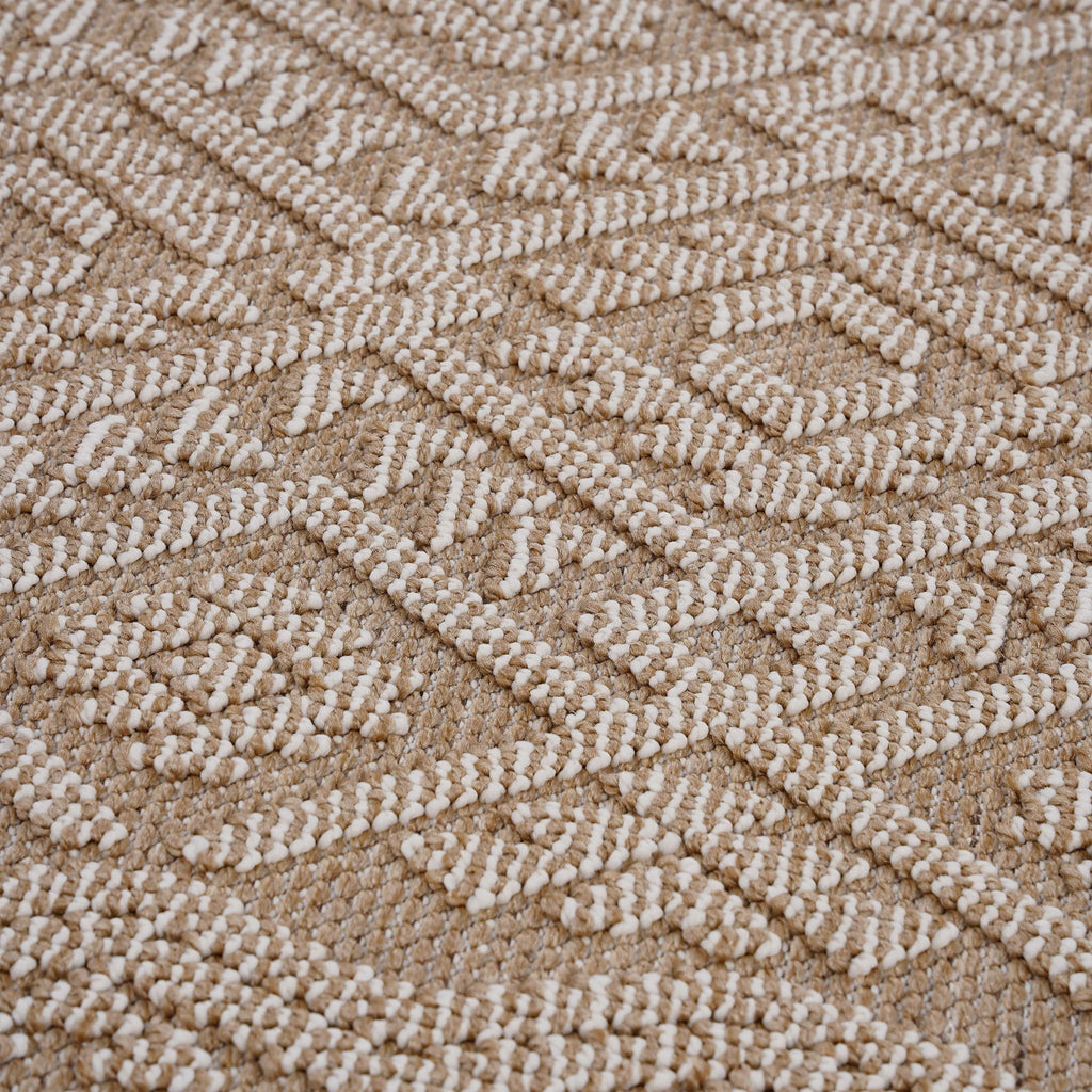 Guros - Trendy Traditional Indoor / Outdoor Rug