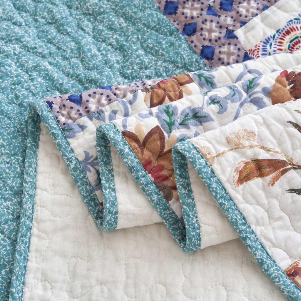 Tache Old World Garden Hummingbird Quilt
