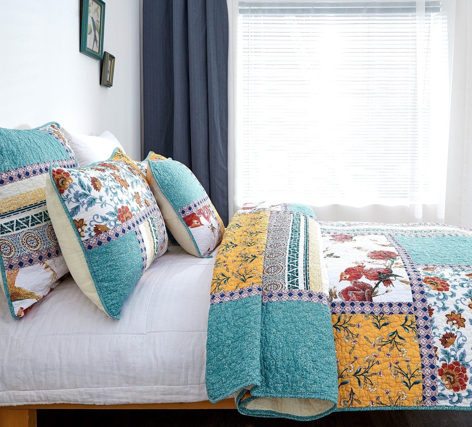 Tache Old World Garden Hummingbird Quilt